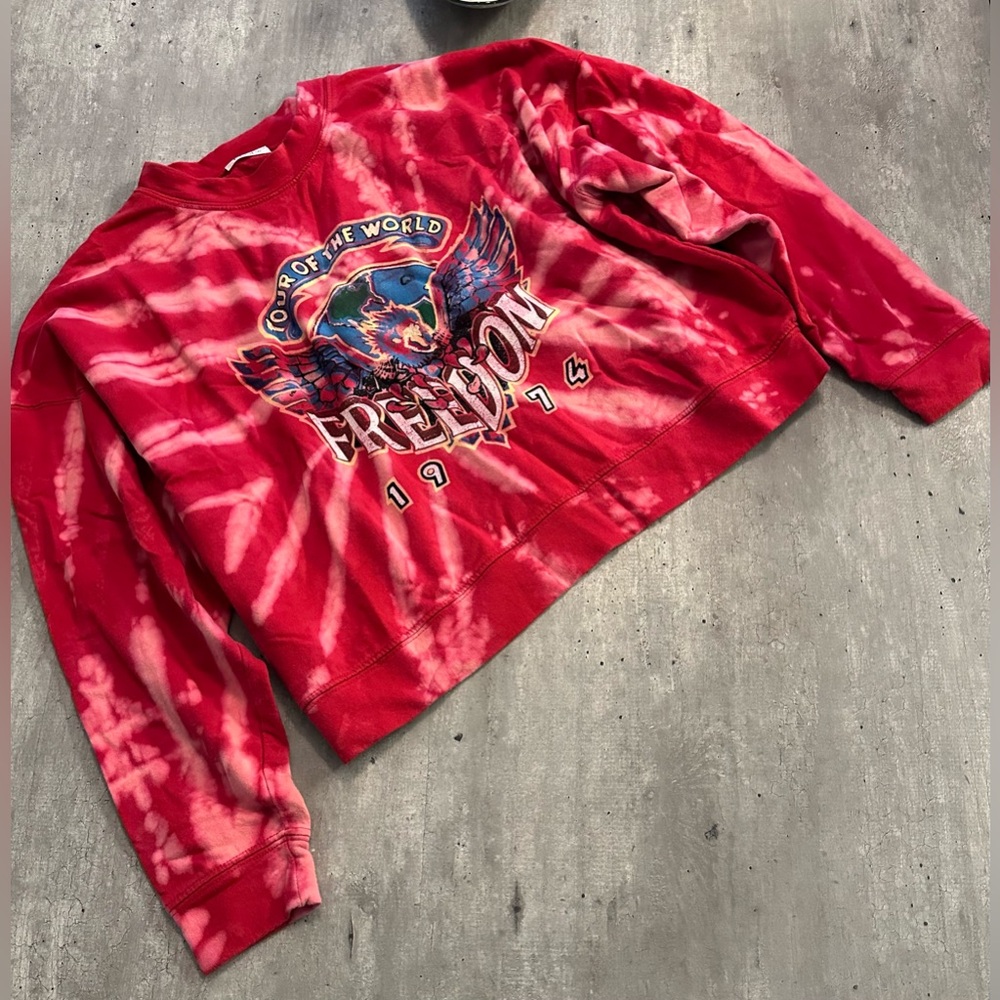 Wst Cst Tour of the World Freedom 1974 Red Tie-Dye Sweatshirt Size Small NWOT